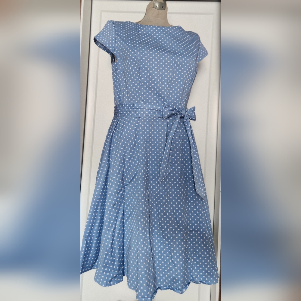 Blue and White Casual Dress with Elegant Design